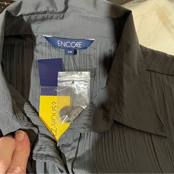 Encore Gray Crinkled Blouse Button Up - has a sheen to the fabric - Size 14 NWT - Picture 6 of 8